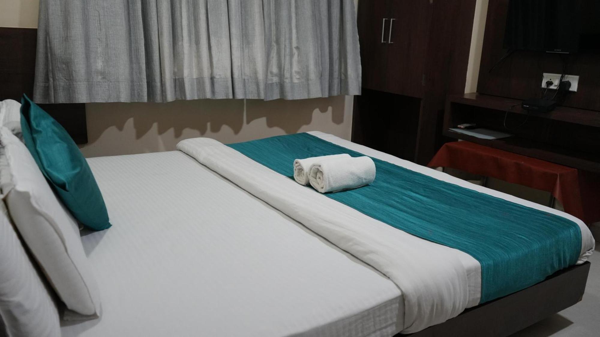 Hotel Satyug Удджайн Экстерьер фото